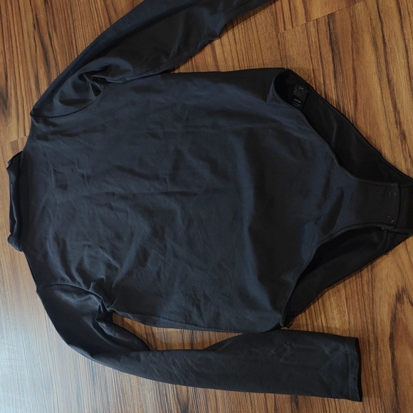 SKIMS Essential Mock Neck Long Sleeve Bodysuit In Onyx - Picture 3 of 5